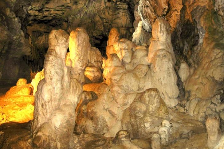 Чарующий подземный мир России: самые красивые пещеры страны, которые стоит посетить любителям необычного отдыха