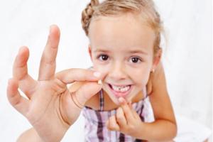 Коробочки на память и зубные феи: как обыграть выпадение зубов у детей