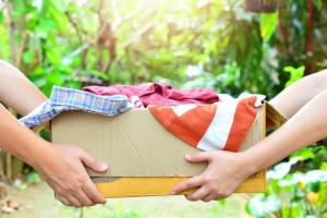 Подпишите пакеты или коробки: как отдавать вещи на благотворительность
