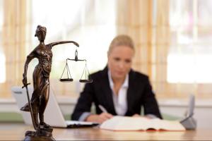 Доступность и быстрое реагирование: на что обратить внимание при найме юриста