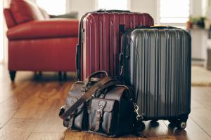 Жесткий чемодан, сумка, рюкзак: скрытые недостатки самых популярных видов багажа (и какой аксессуар выбрать)