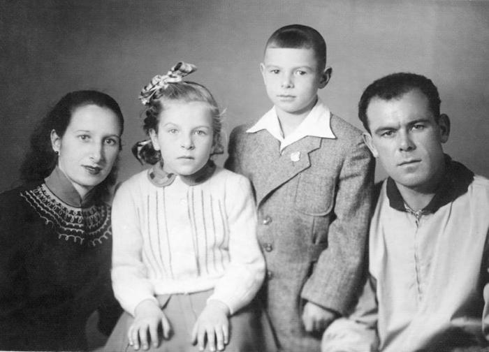 Валерия Харламов родился, крода родители еще не были расписаны