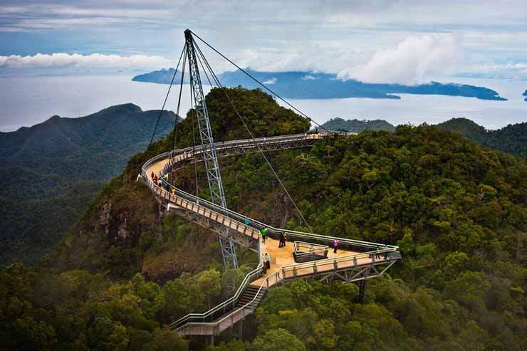 Дух захватывает: самые страшные мосты в мире