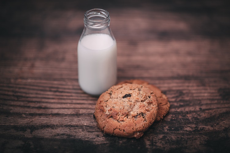 Действительно ли обезжиренное молоко полезнее обычного? Вся правда о продукте