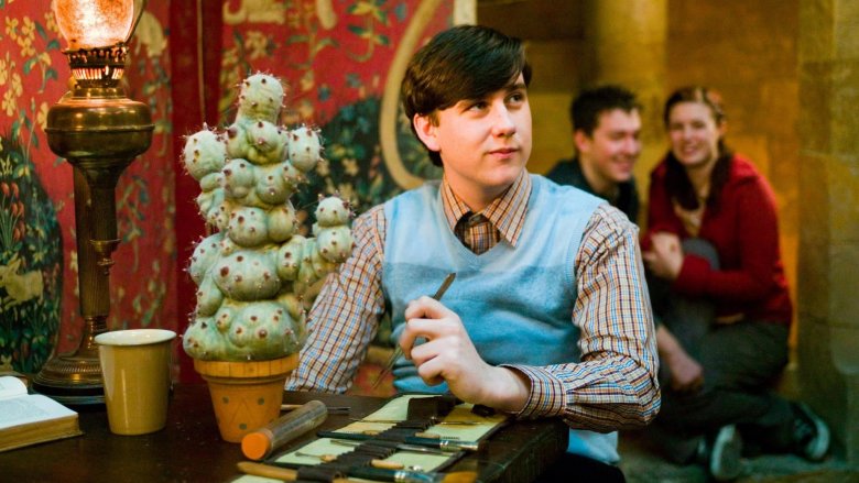Вы не поверите, в какого очаровательного мужчину превратился непримечательный мальчик из «Гарри Поттера»