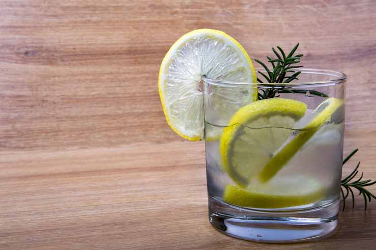 10 причин начать пить воду с лимоном