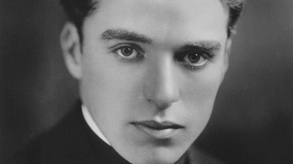 Как на самом деле выглядел Чарли Чаплин без грима? Его внешность объясняет успех у женщин