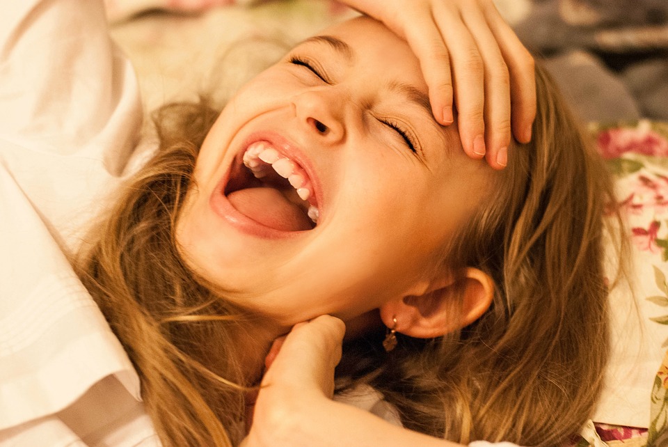 Улыбнитесь! Исследования доказали, что смех положительно влияет на работу мозга