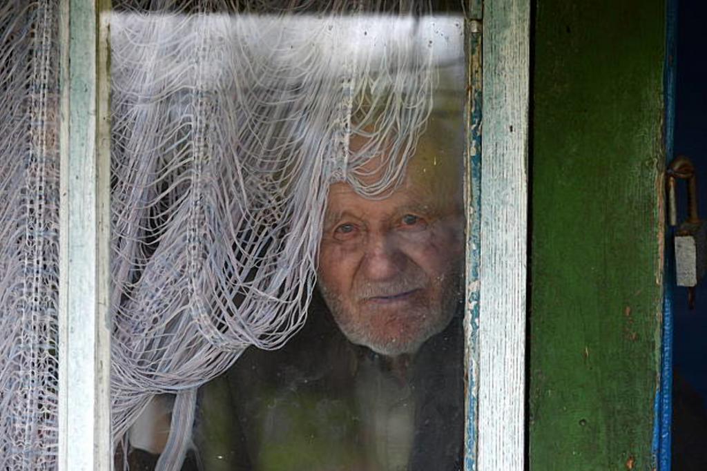 Девяностолетний дед Иван, который живет в 30 км от Чернобыля, поделился секретом своего долгожительства