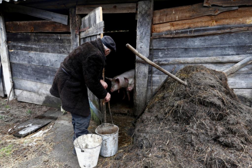 Девяностолетний дед Иван, который живет в 30 км от Чернобыля, поделился секретом своего долгожительства