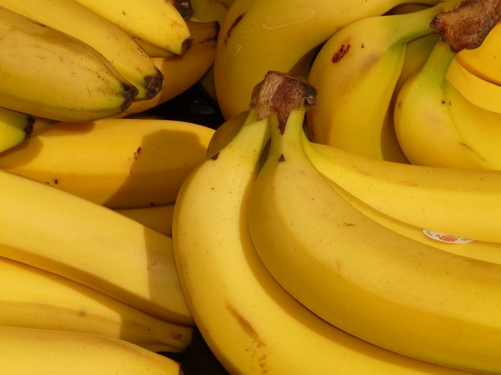 Зеленые, желтые, коричневые... Преимущества каждого цвета бананов для здоровья