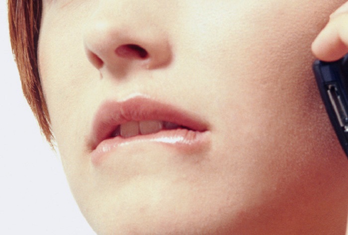 Что транслируют губы, если они поджаты, прикушены или плотно сжаты