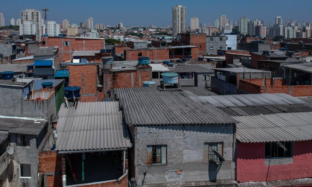 "Игра терпения и настойчивости": жизнь в интернет-пустынях Сан-Паулу