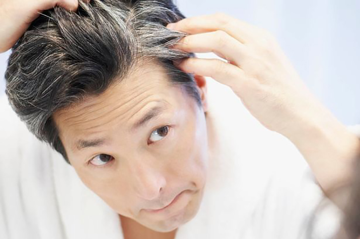 8 интересных причин, почему не стоит вырывать седые волосы