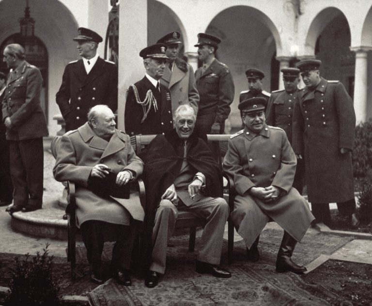 Каким бы был исход Второй мировой войны, если бы Сталин и Гитлер стали союзниками? Версии историков