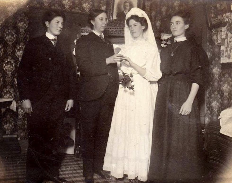 Она + она: какими были свадьбы между женщинами в начале 20-го века (фото)