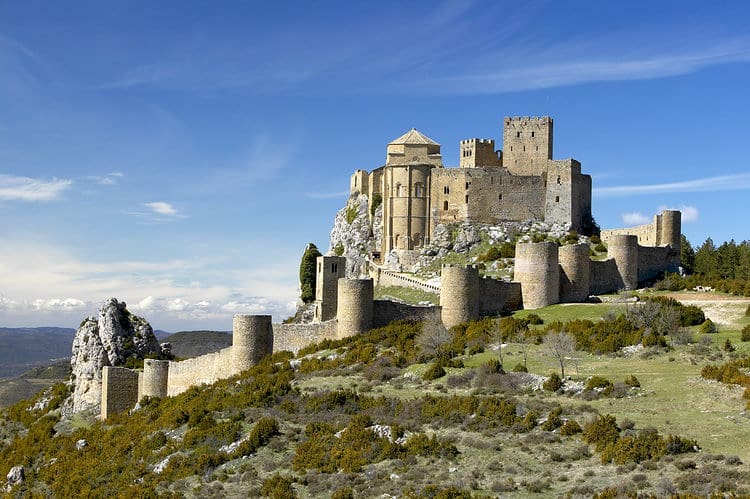 Забытая история: удивительные заброшенные замки со всего мира