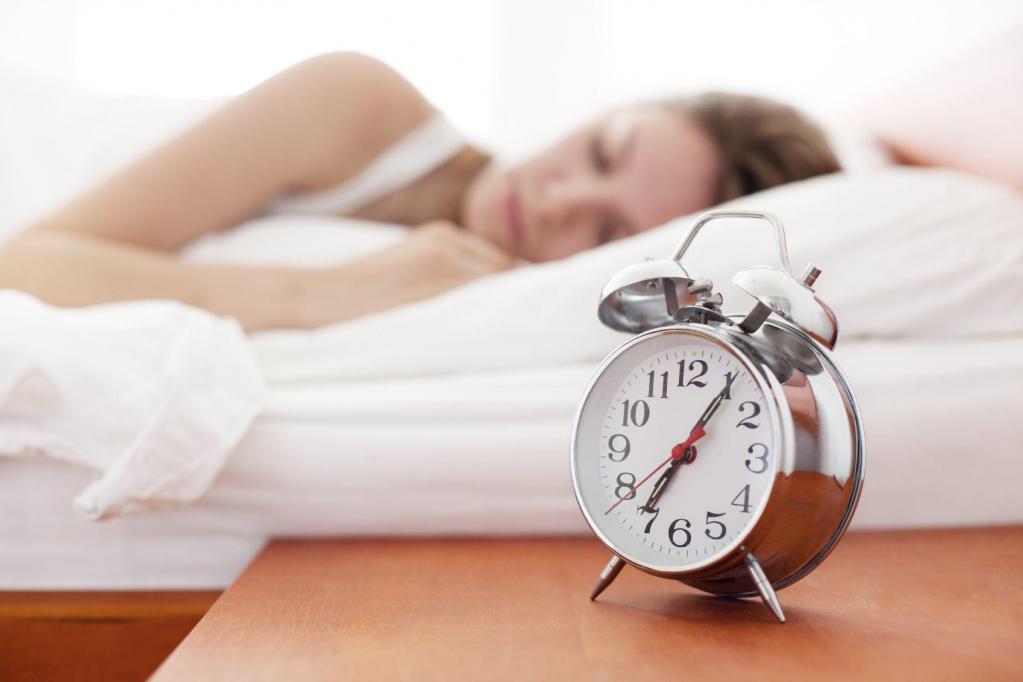 Сон длительностью менее 6 часов может стать причиной проблем с сосудами