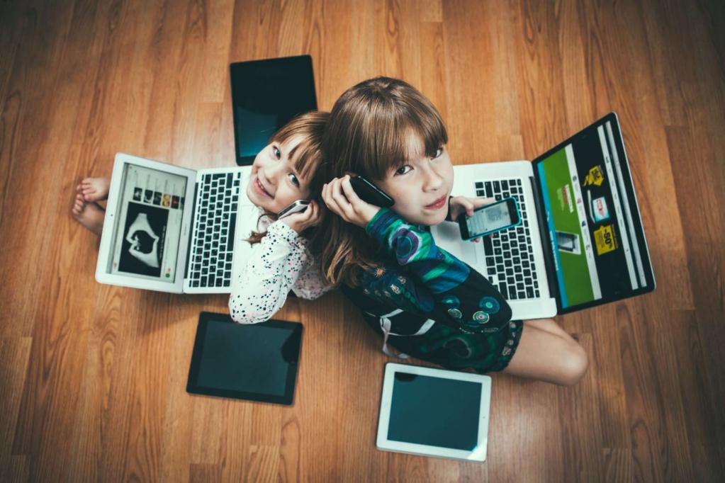 Дети и гаджеты: учимся забирать телефон или планшет у ребенка без истерик