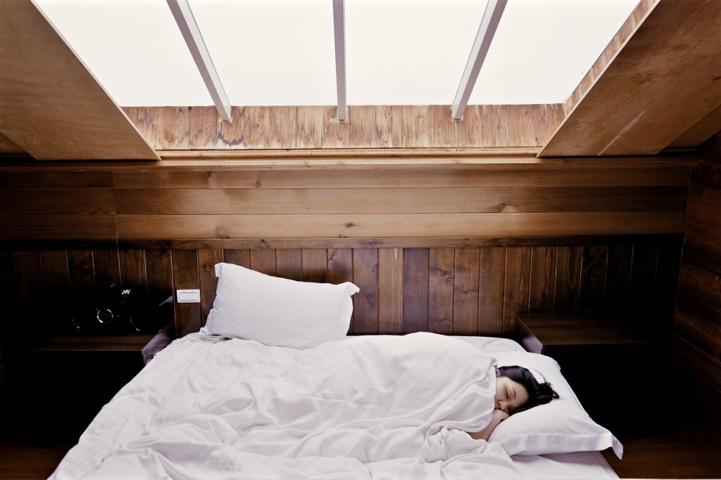 Феномен вздрагивания перед сном: объяснения экспертов