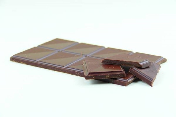 Авокадо, темный шоколад, чеснок и другие продукты, способствующие снижению уровня холестерина