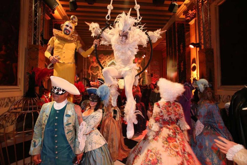 Венецианский карнавал: потрогать, понюхать, услышать и примерить Средние века на себя