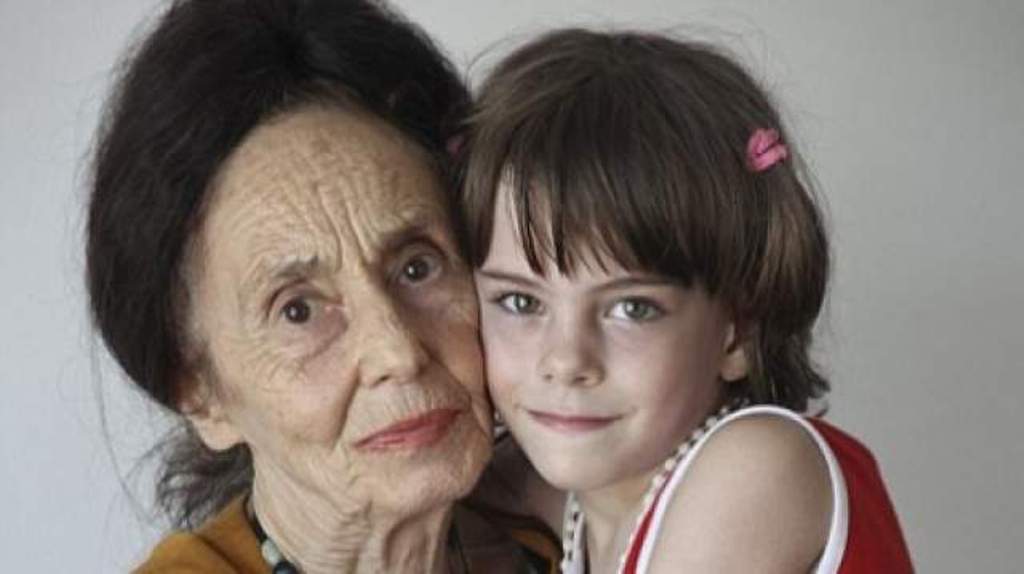 Дочь самой пожилой мамы Румынии выросла и стала современной девочкой