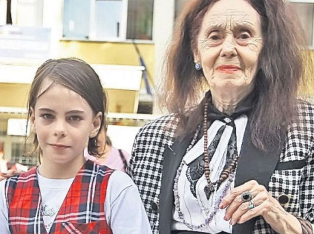 Дочь самой пожилой мамы Румынии выросла и стала современной девочкой