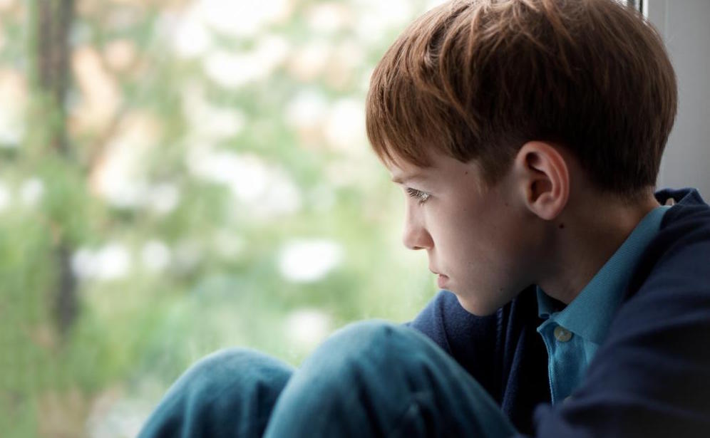 Три детских переживания, которые психологи советуют отпустить ради перемен к лучшему