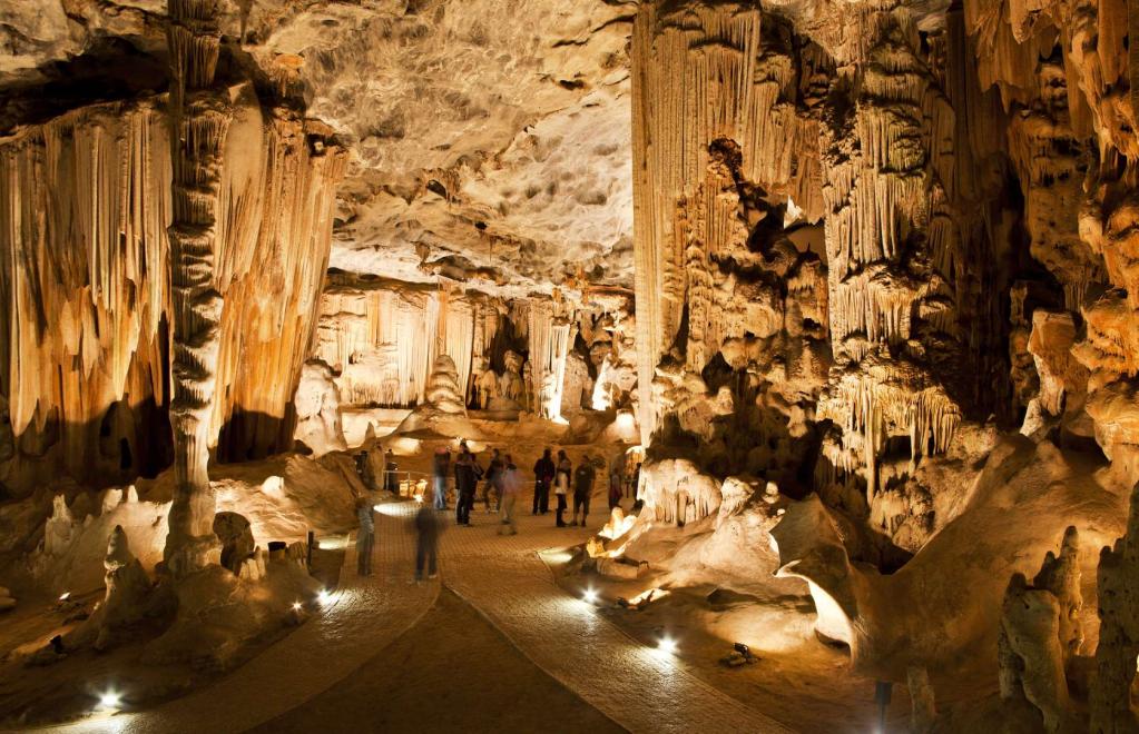 10 случаев, когда не захочется уезжать: самые удивительные пещеры в мире