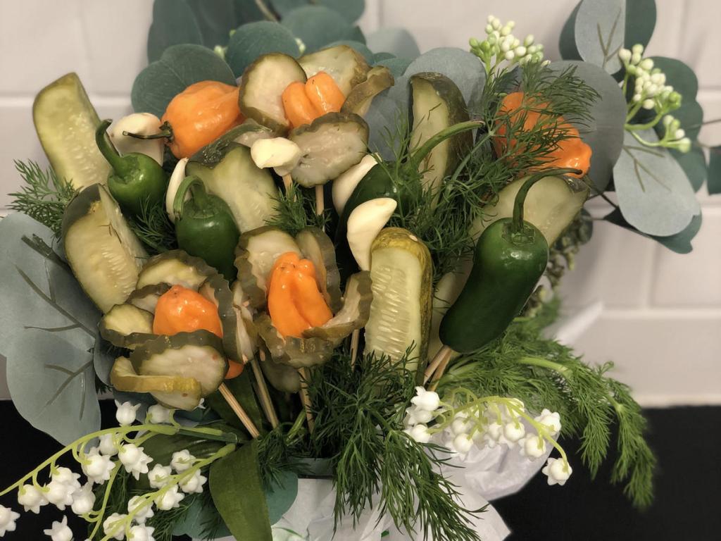 Новый тренд: букет маринованных овощей в подарок ко Дню влюбленных