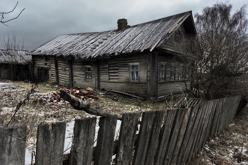 Дома пустуют, дорог нет, школы и больницы закрываются: почему вымирают российские деревни