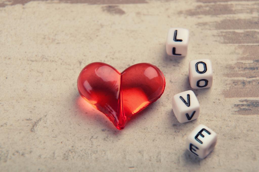"Синдром разбитого сердца" и другое: как любовь влияет на наш организм