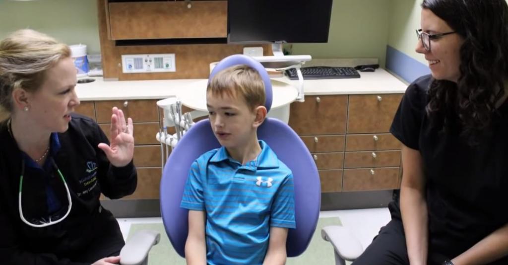 6-летний мальчик говорил на уровне годовалого, пока однажды не посетил стоматолога