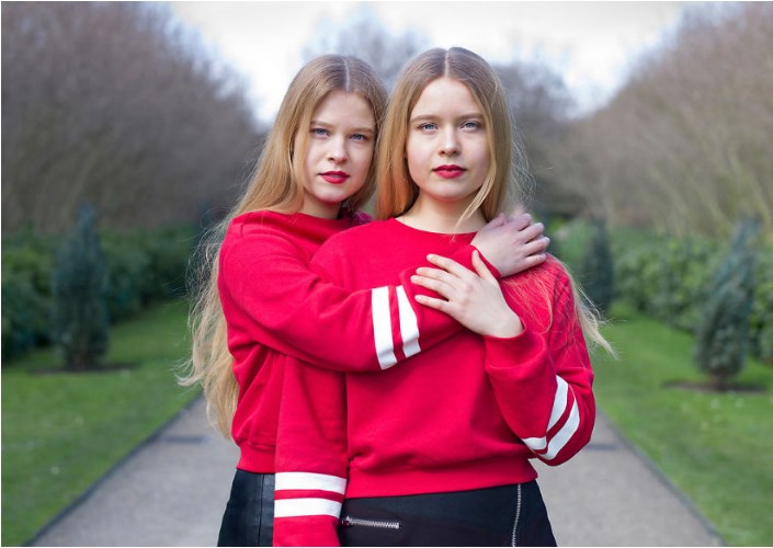 Фотографии идентичных близнецов показывают, насколько внешность обманчива