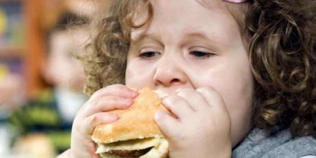 Прогнозы диетологов: трое из пяти детей будут страдать ожирением, достигнув 35-летнего возраста