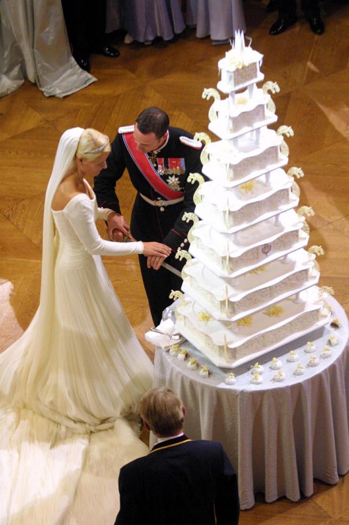 10 невероятных королевских тортов за все время (фото)