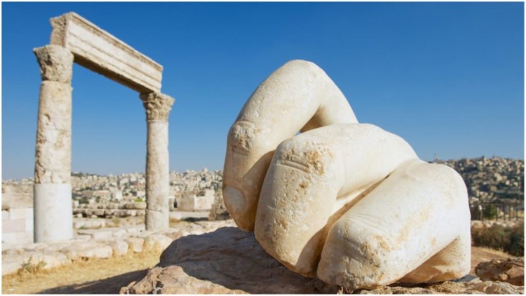 Гигантская рука Геркулеса претендует на звание самой высокой мраморной статуи, которая когда-либо существовала