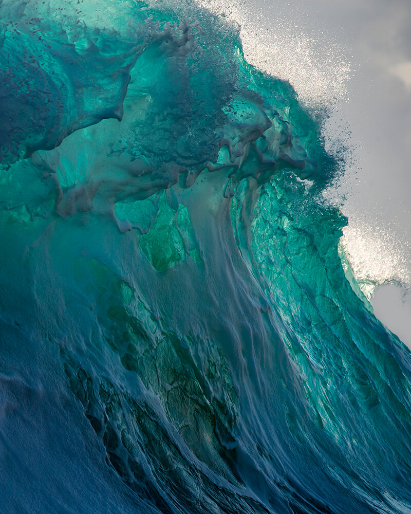 Фотограф из Австралии много лет подряд снимал волны, стихия впечатляет: фото