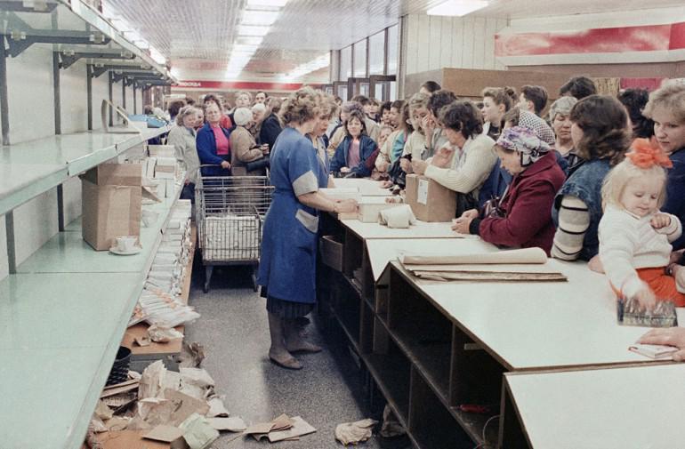 В погоне за мечтой: вспоминаем магазины Советского Союза. Фото