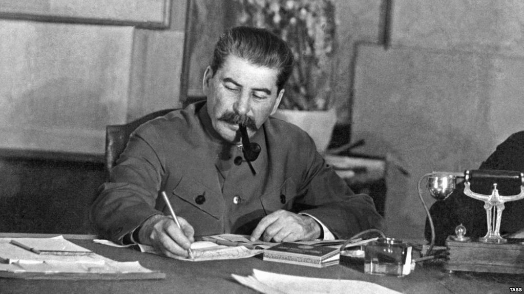 Если бы у Сталина был смартфон: как технологии способствуют централизации власти
