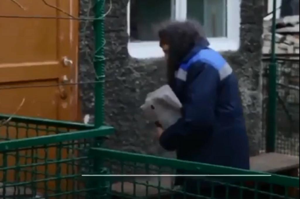 83-летняя почтальон из Северной Осетии Екатерина Дзалаева каждую неделю пешком преодолевает расстояние в 60 км