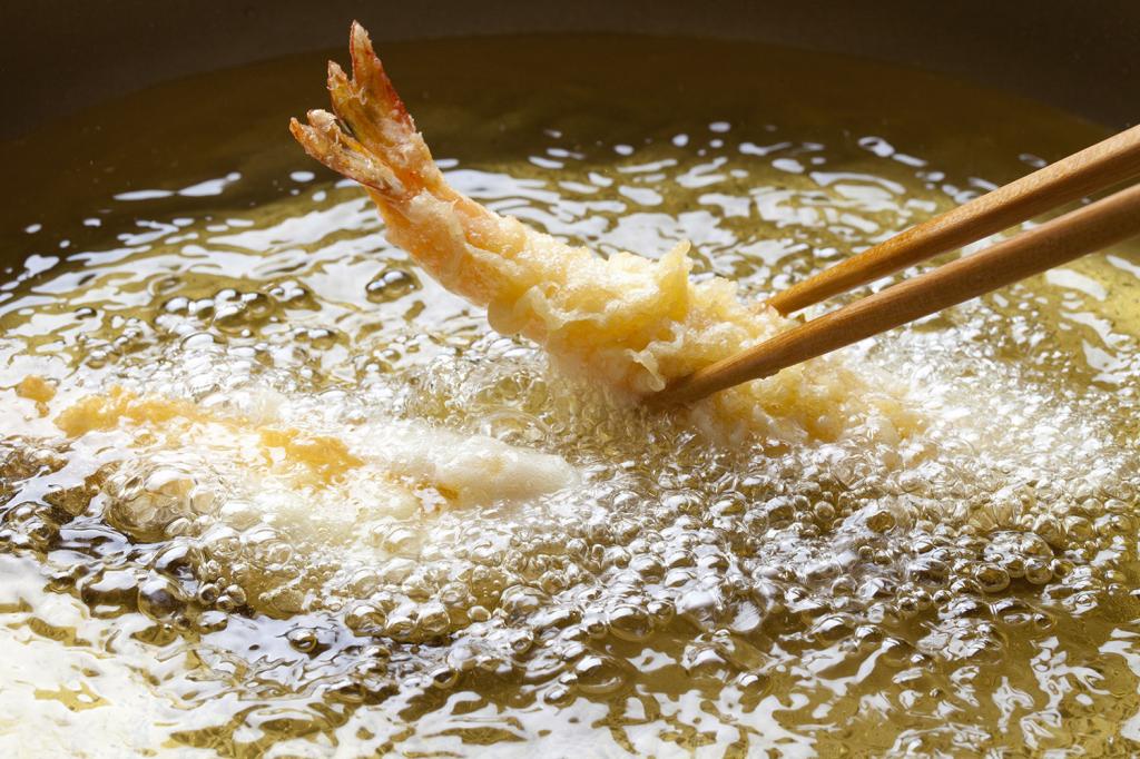 Как готовят и едят темпуру: все, что стоит знать о традиционном блюде Японии