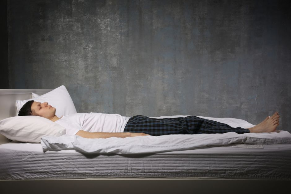 Что поза сна говорит о личности и как она влияет на здоровье: мнение экспертов