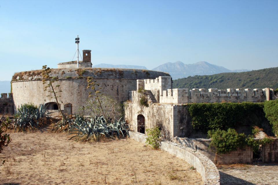 Островная крепость, где «заключенные голодали и подвергались пыткам», станет пятизвездочной гостиницей
