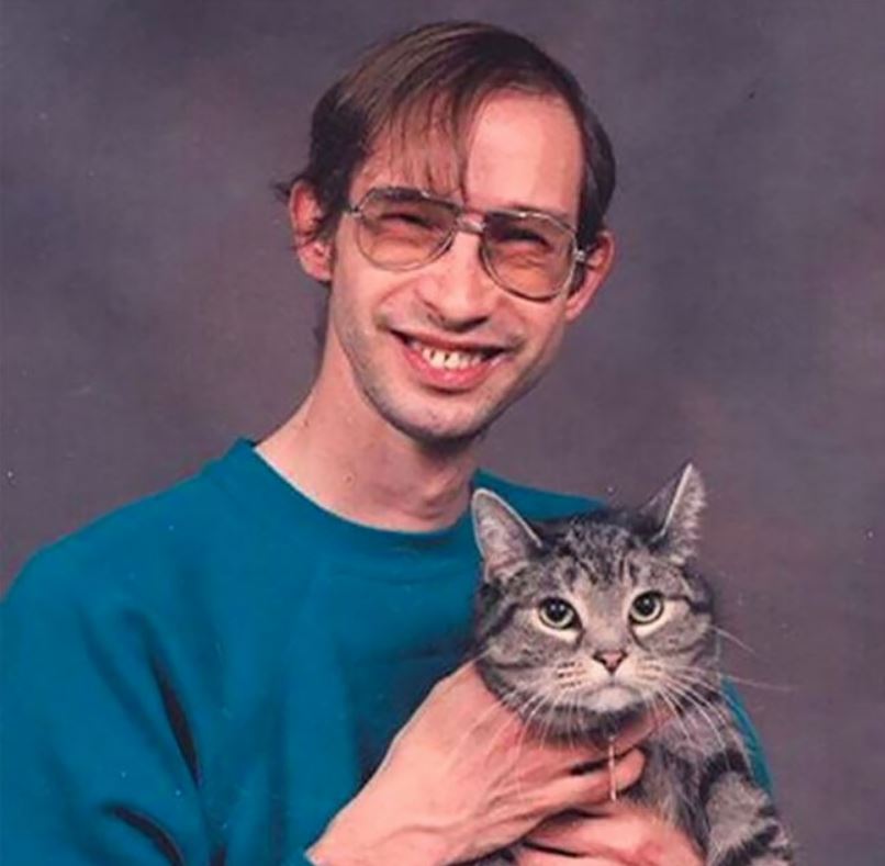 Крутые или сумасшедшие: смешные фотосессии мужчин и их кошек