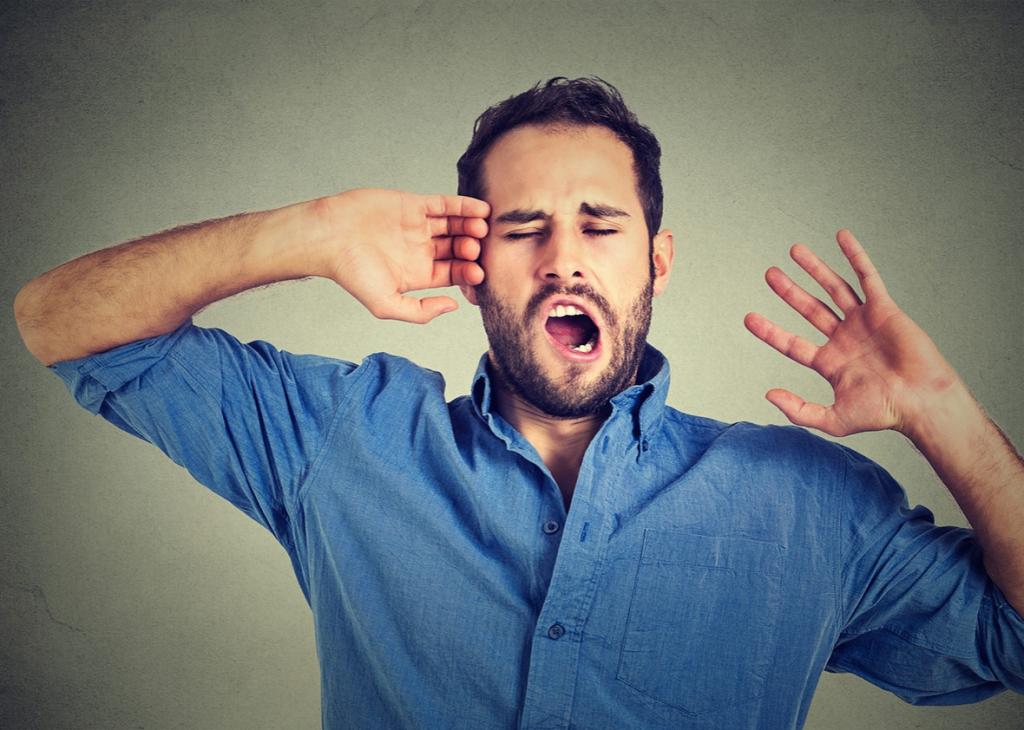 Ученые объяснили, почему хочется зевать при виде зевающего человека. Страдают ли животные от «заразной зевоты»