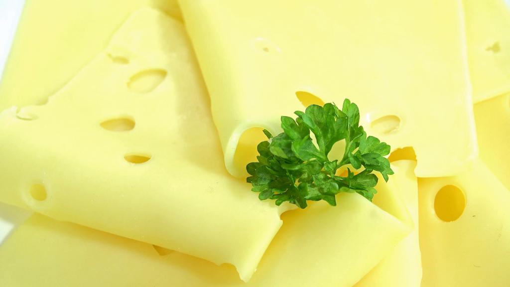 Вкусный и ароматный сыр получается... если включать ему хип-хоп! В Швейцарии провели необычный эксперимент с музыкой и сыром