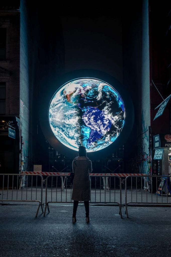 Космос нас ждет: в Нью-Йорке будет установлен огромный экран с онлайн-изображением Земли