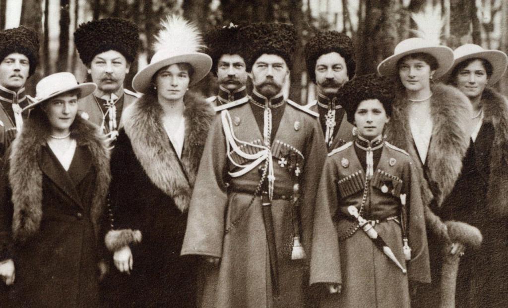 Тиары, диадемы, соболя: что носили женщины последней русской царской семьи